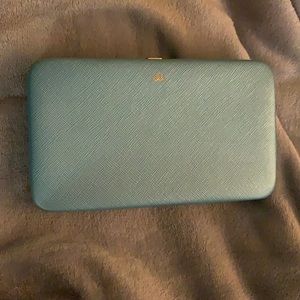 The Dollup Beauty Case